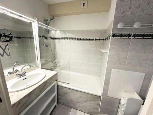 Photo de la galerie de l'établissement Résidence Le Boucanier - Studio pour 4 Personnes 334, à Vieux-Boucau-les-Bains