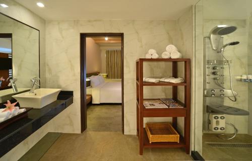 Ванна кімната в Park Inn By Radisson Amritsar Airport