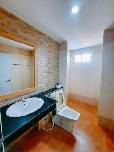 a bathroom with a sink and a toilet at Sea Hill Hotel Bangsaray in Bang Sare