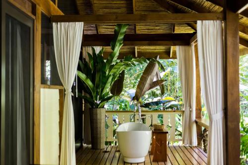 Pacuare Lodge by Böënaにある庭