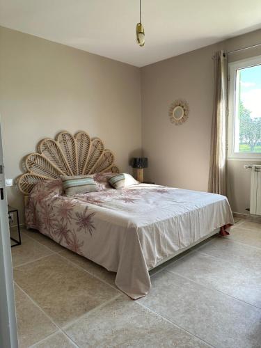 Ένα ή περισσότερα κρεβάτια σε δωμάτιο στο 4 bedroom villa, private pool and garden