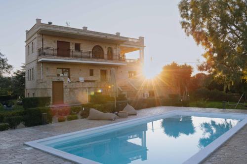 Seaside "Stone & Light Villa" close to Aegina City