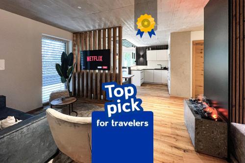 a living room with a top pick for travelers at Mid Mountain Apartment Tirol in Wiesing