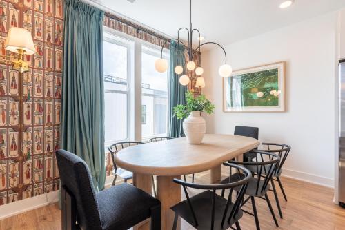 a dining room with a table and chairs at Chloe at The Lucy by Stay Local Nashville in Nashville