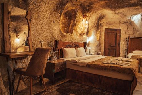 Postel nebo postele na pokoji v ubytování Cappadocia Snora Cave