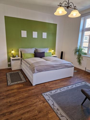Postel nebo postele na pokoji v ubytování Apartment Piepmäker mit Parkplatz und Kamin, Bahnhof fußläufig