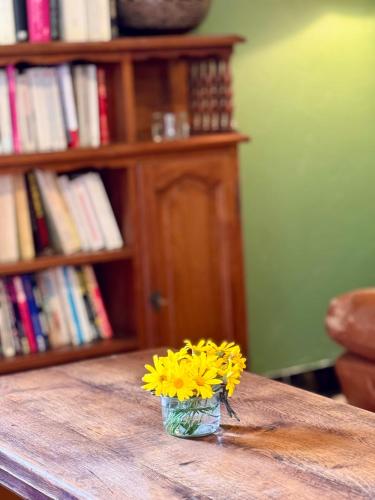 a vase of yellow flowers sitting on a table at Maison traditionnelle avec vues sur St Michel in Murato
