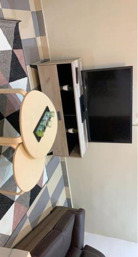 a living room with a chair and a refrigerator at Résidence Koto in Dakar