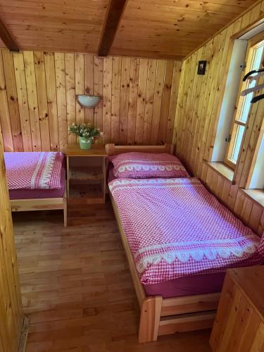 a room with two beds in a cabin at Chata pod Luhačovickou přehradou in Pozlovice