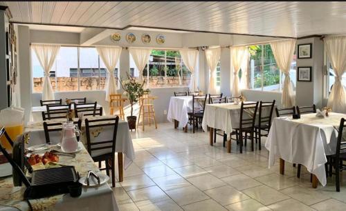 Reštaurácia alebo iné gastronomické zariadenie v ubytovaní Pousada Folhas de Outono