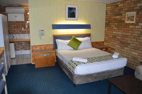 Cama o camas de una habitación en Wanderlight Motor Inn