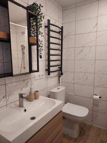 Ένα μπάνιο στο Vasaros estrados apartamentai, self check-in, free parking