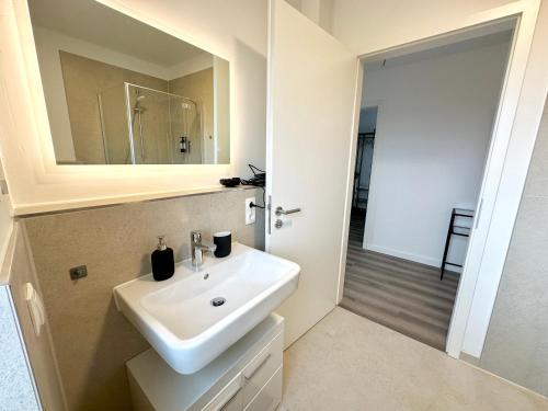 Harmony Homes - Nähe Bahnhof - Terasse - Smart-TV - Nähe Hamburg & Flughafenにあるバスルーム