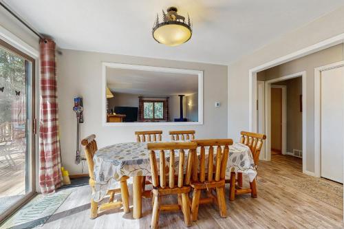 Φωτογραφία από το άλμπουμ του Kape Eagle Lodge σε Eagle River