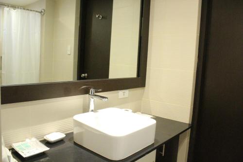 Et badeværelse på Copacabana Apartment Hotel