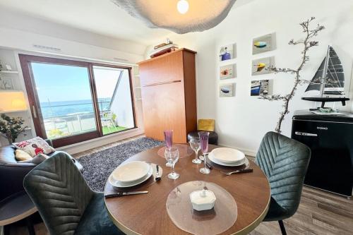 Χώρος καθιστικού στο Lovely ! Studio balcon - Vue océan 360