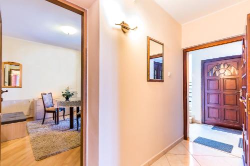 a door leading into a dining room with a table at Villa Roses Apartments & Wellness in Ičići