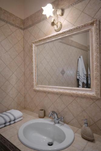 a bathroom with a sink and a mirror at Casa vacanze da Pino A in Torchiarolo