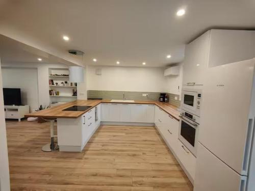 Galeriebild der Unterkunft RDC T4 Maison proche Aéroport in Saint-Laurent-de-Mure