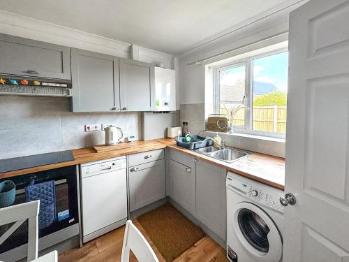 Dapur atau dapur kecil di Argonaut Beach House