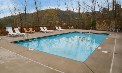a large swimming pool with chairs at Rivergate Mountain Lodge in Pigeon Forge