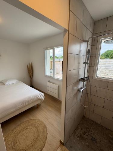 Postel nebo postele na pokoji v ubytování Superbe villa familiale avec piscine et spa