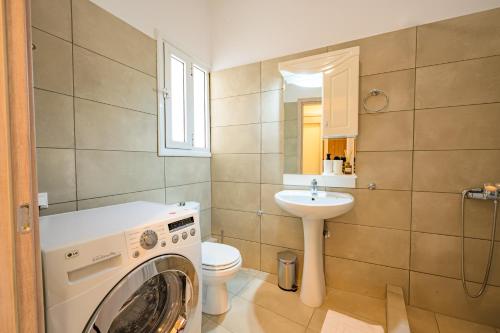 Ένα μπάνιο στο TheaSea