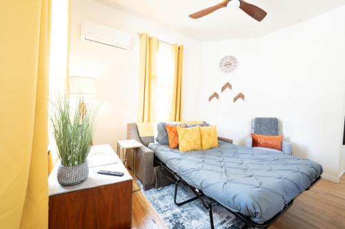 a living room with a couch and a table at Spring Oasis Tucson 1BR 5 Min to UofA and Fun in Tucson