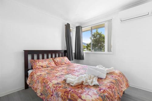 Ένα ή περισσότερα κρεβάτια σε δωμάτιο στο Cozy 3BDR Home I Mins to Parks