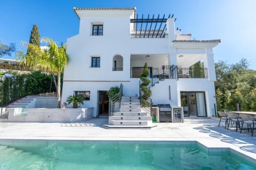 Villa Elviria - Ultimate Luxury with Heated Pool, Sauna & Steam Room