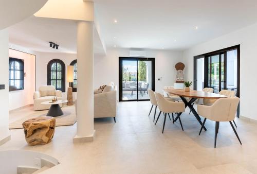 Villa Elviria - Ultimate Luxury with Heated Pool, Sauna & Steam Room