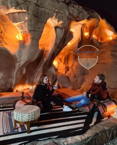 Επισκέπτες που μένουν στο WADl RUM DESERT CAMP