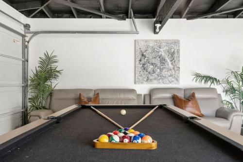 Τραπέζι μπιλιάρδου στο Blue Haven Solar Pool Heat Parking Billiards