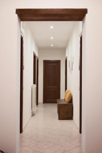 a hallway with a door and a couch in a room at Domus Aromatica in Assisi