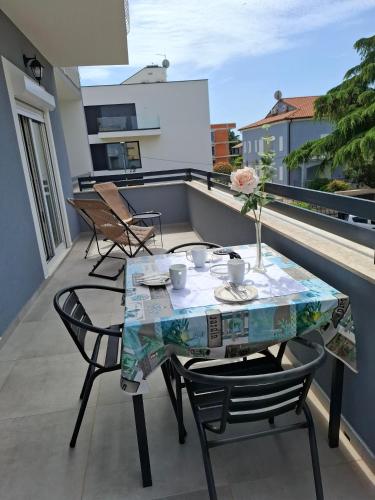 Apartments with parking space Rovinj - 19088