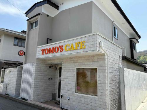 Το κτήριο όπου στεγάζεται  το διαμέρισμα