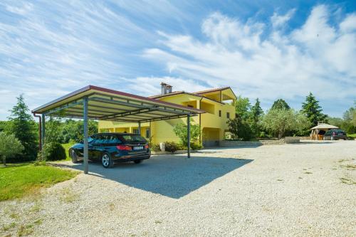 Apartments with parking space Rovinj - 24279