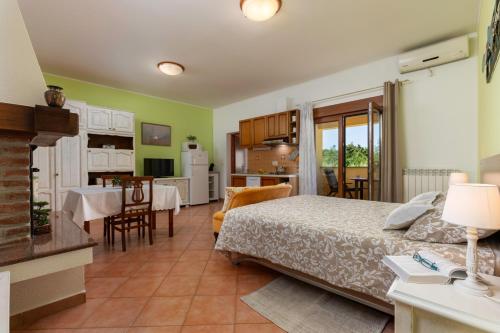 Apartments with parking space Rovinj - 24279