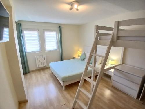 Photo de la galerie de l'établissement ''Palais du Lac'', SMEG VERT d'eau, à Évian-les-Bains