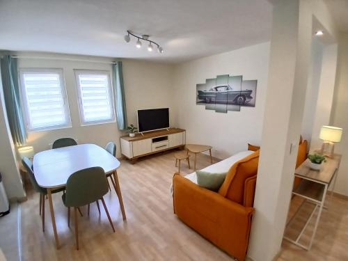 Photo de la galerie de l'établissement ''Palais du Lac'', SMEG VERT d'eau, à Évian-les-Bains