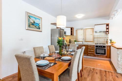 Family friendly house with a swimming pool Vrpolje, Sibenik - 24345