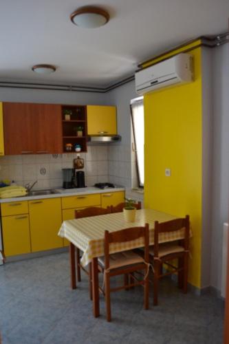 Apartments and rooms with parking space Porec - 24373