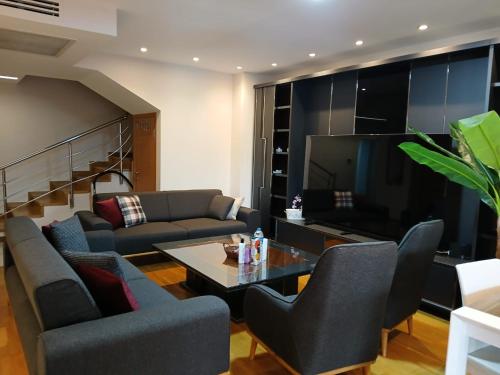 Χώρος καθιστικού στο TAKSiM PERFECT RESiDENCE, 3 BEDROOMS, 140 M2, POOL GYM SAUNA ACCESS