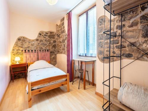 Postel nebo postele na pokoji v ubytování Charming Retreat by Vis River, France