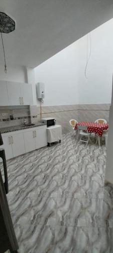 Dapur atau dapur kecil di Maison Luxueux et Spacieux