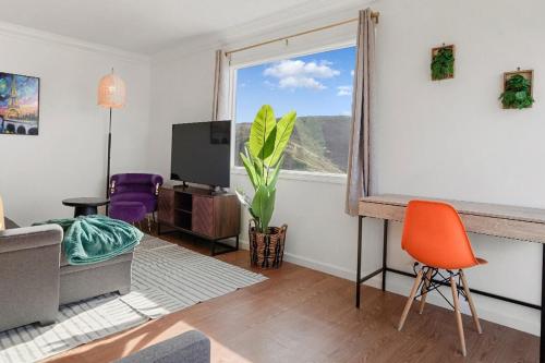 a living room with a desk and a window at Relaxing 2-Bedroom Oasis in Pacifica in Pacifica