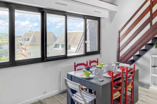 Fotografie z fotogalerie ubytování Apartment with pool near city center v destinaci Trouville-sur-Mer