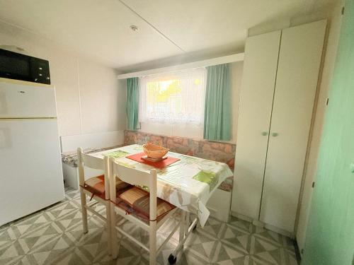 Photo de la galerie de l'établissement Location vacances - La Cotinière, 6 pers - FR-1-778-50, à Saint-Pierre-dʼOléron