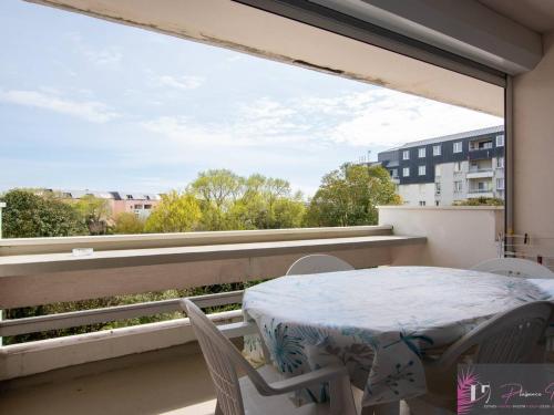Photo de la galerie de l'établissement Studio lumineux à 200m de la plage - 3 personnes - FR-1-825-7, à La Rochelle