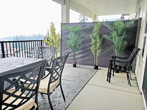 Balkón nebo terasa v ubytování Stunning Ocean View Modern 1 BDR Private Entry Suite, 5 min to the Beach